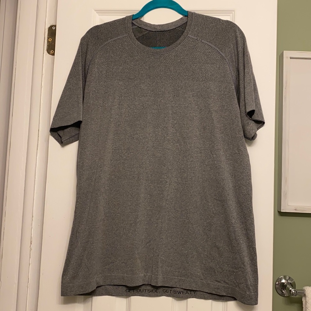 Men’s Lululemon short sleeve T